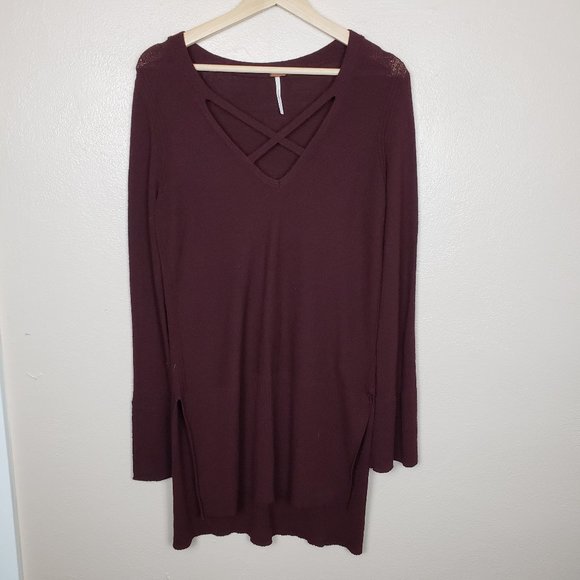 Free People Maroon Criss Cross Neck Tunic Bell Sleeve Sweater Size Large - Picture 1 of 11